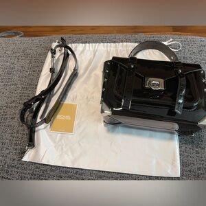 Michael Kors Manhattan Medium Patent
Leather Satchel Used